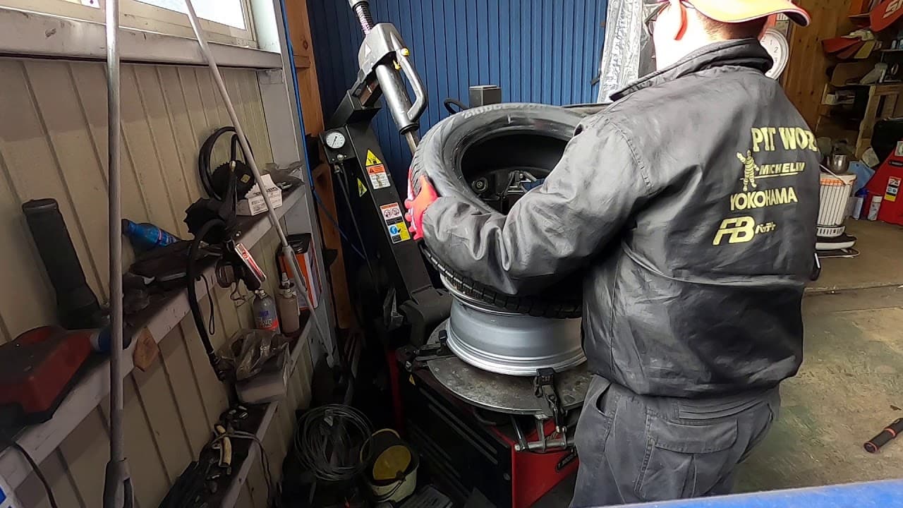 タイヤ交換作業